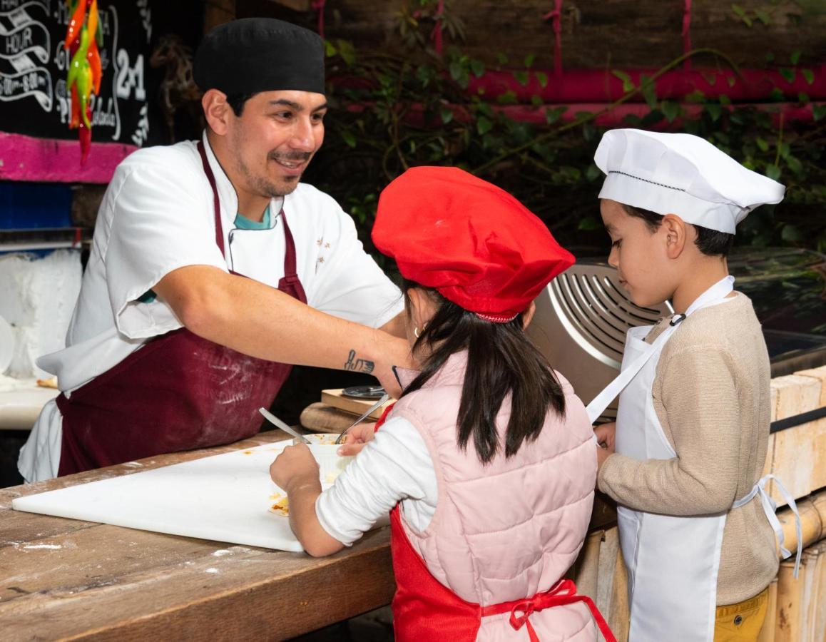 Meson De Leyendas Breakfast & Downtown Valle de Bravo Bagian luar foto